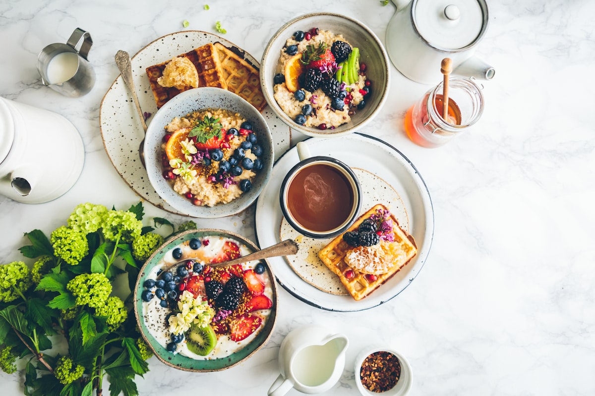Nutritionist reviewing a personalized food plan